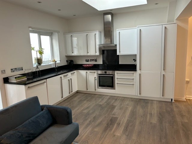 Flat Kingston Road in Greater London