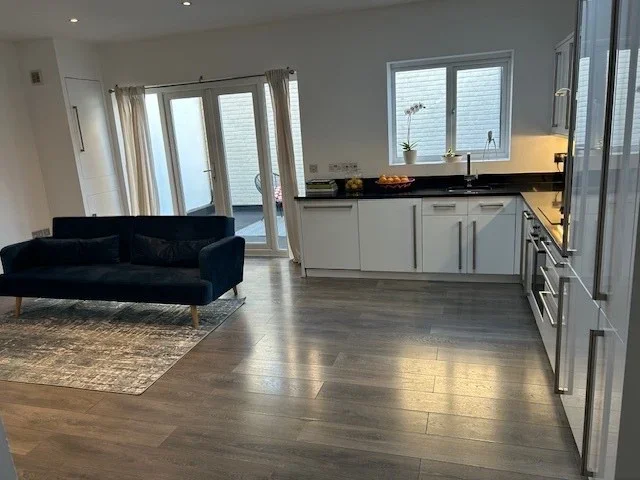 Flat Kingston Road in Greater London