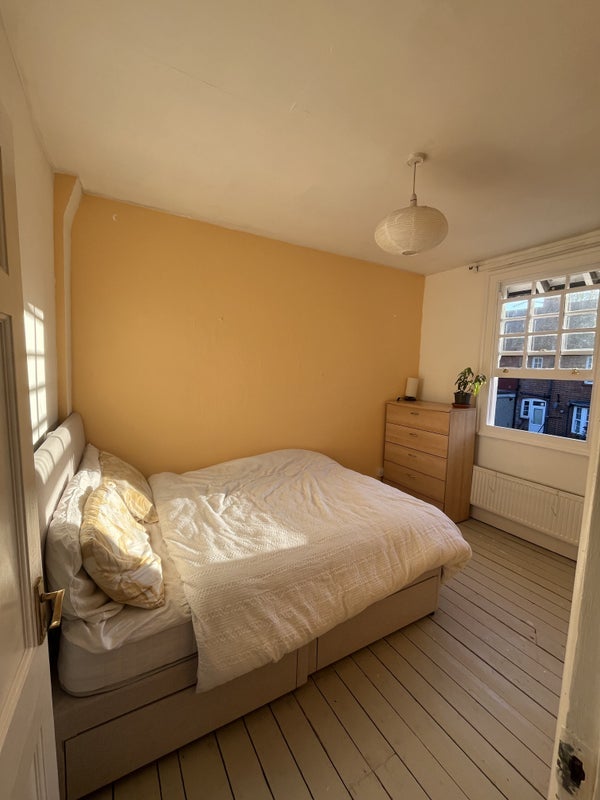 Room Cumberton Road in Greater London