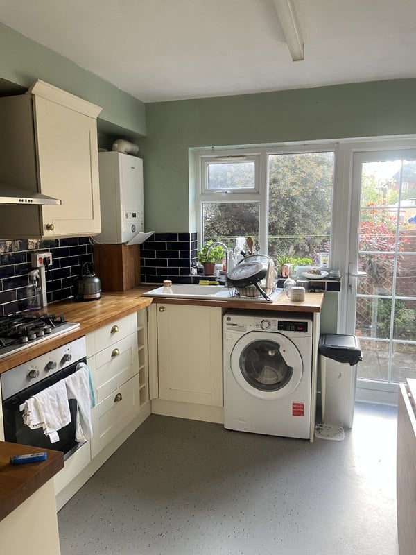 Room Cumberton Road in Greater London