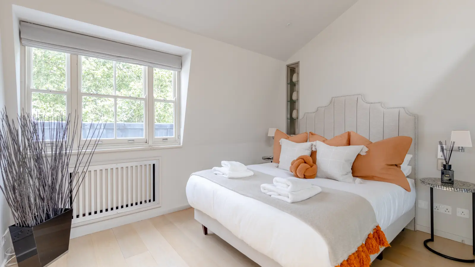 Flat Yeoman's Row in Greater London