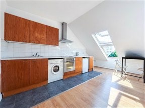Flat Battersea Park Road in Greater London