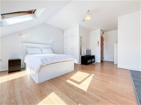 Flat Battersea Park Road in Greater London