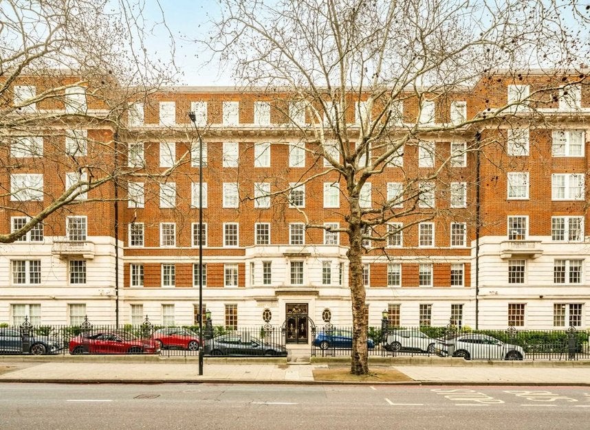 Flat Park Road in City of Westminster