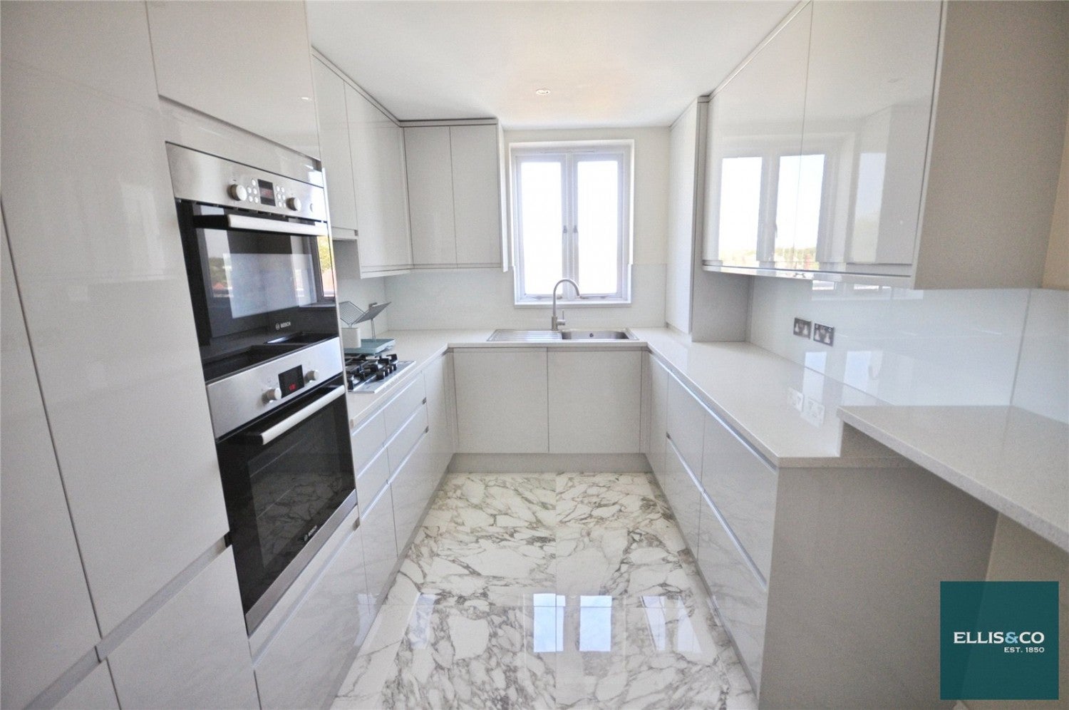 Flat Cyprus Avenue in Greater London