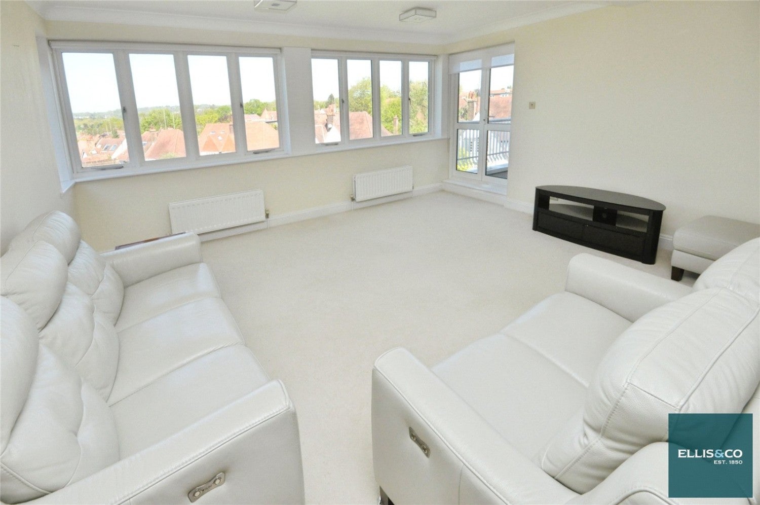 Flat Cyprus Avenue in Greater London