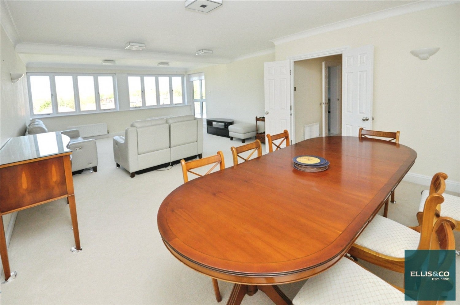 Flat Cyprus Avenue in Greater London
