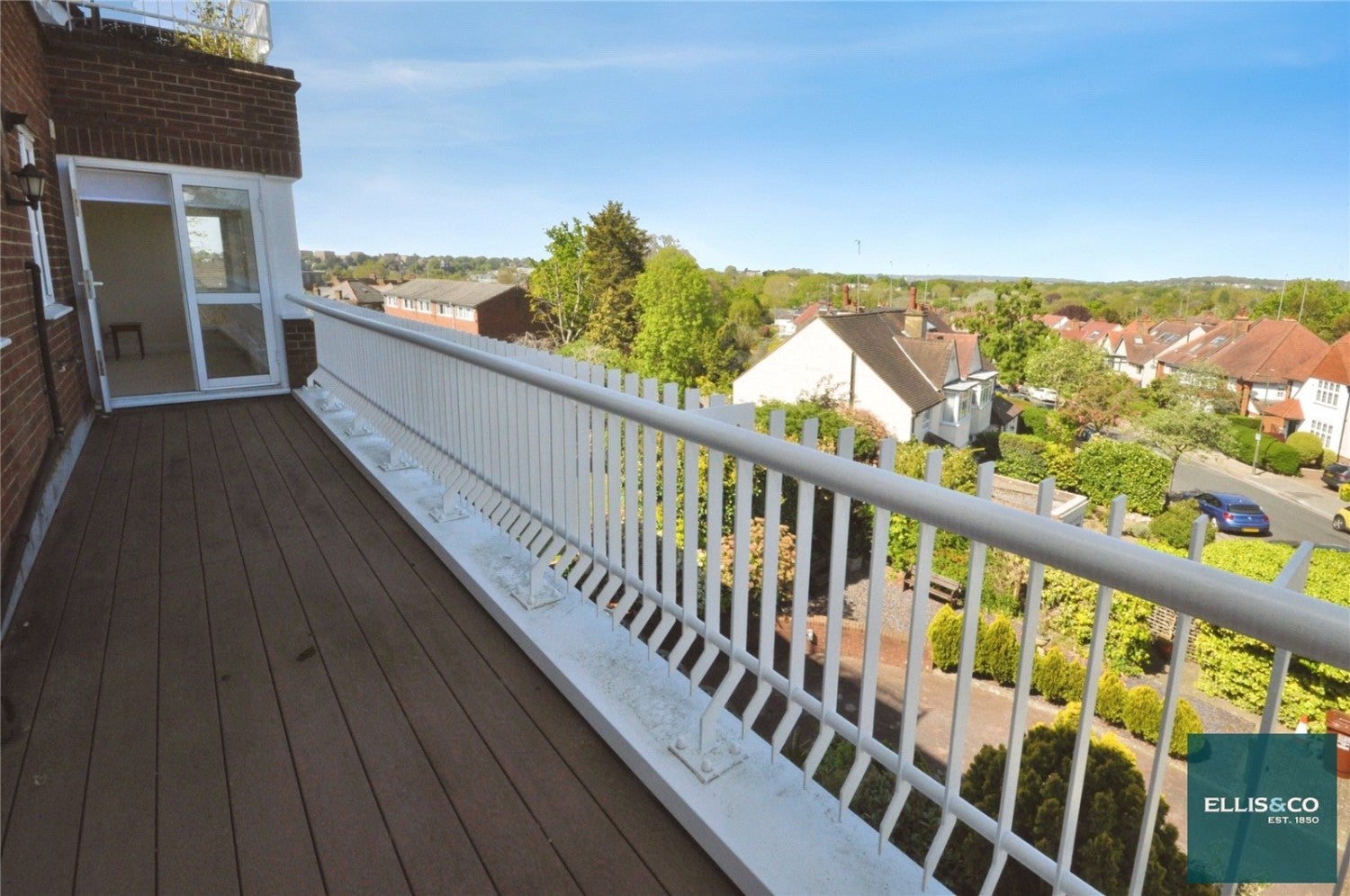 Flat Cyprus Avenue in Greater London