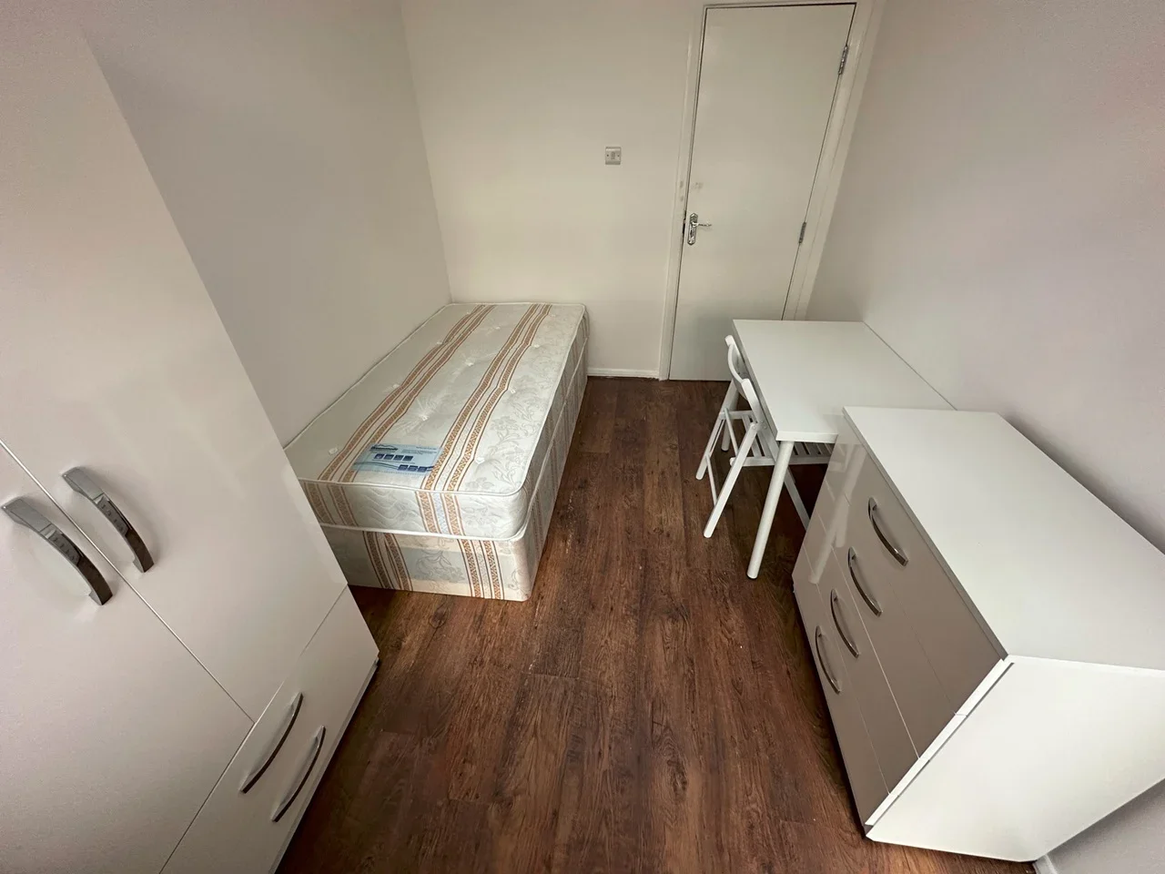 Room Roxeth Hill in Greater London