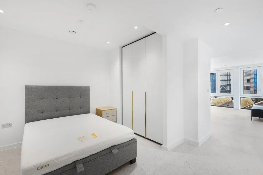 Flat Cendal Crescent in Greater London