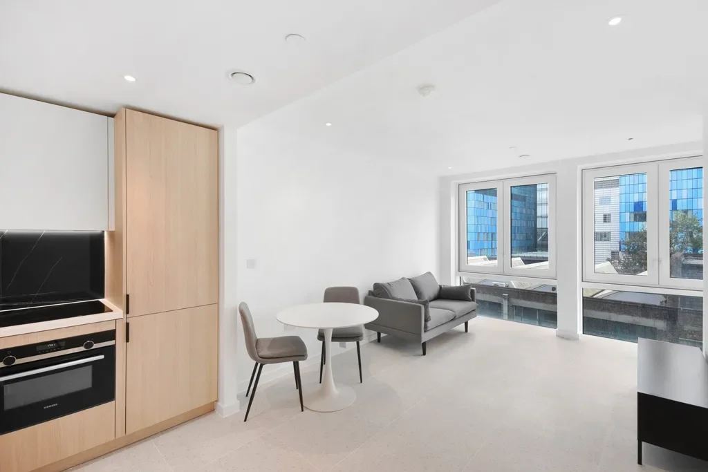 Flat Cendal Crescent in Greater London