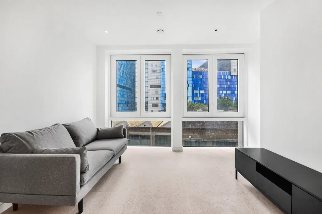 Flat Cendal Crescent in Greater London