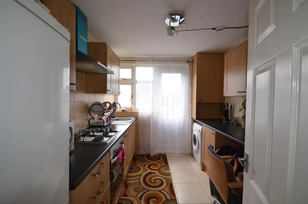 Flat Windermere Avenue in Greater London