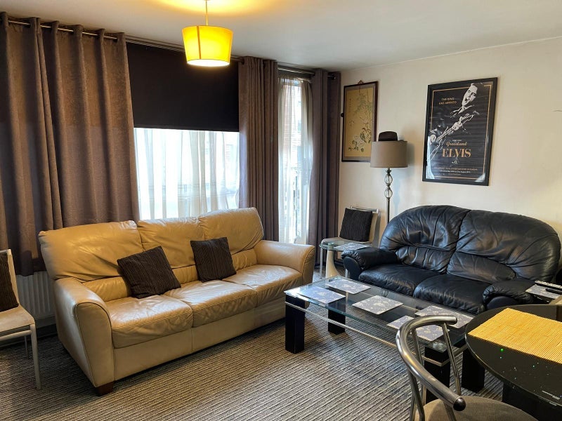 Flat Acton Lane in Greater London
