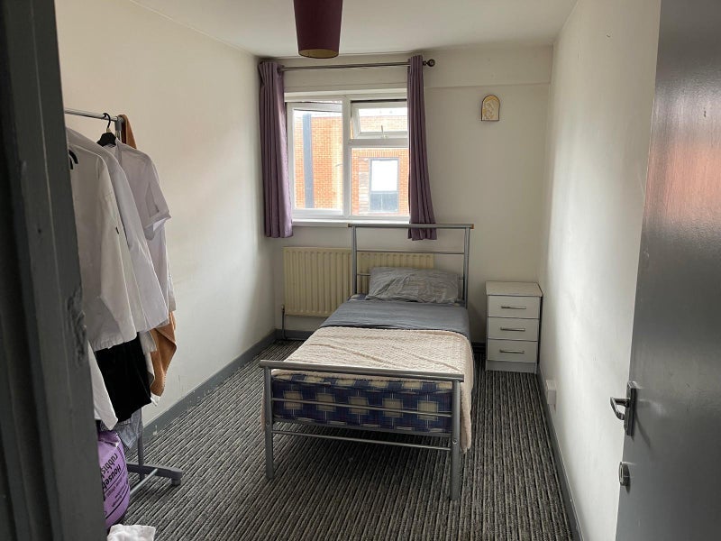 Flat Acton Lane in Greater London