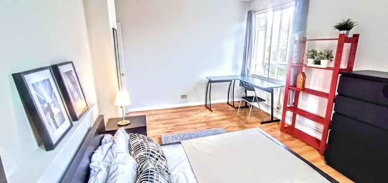 Room Crowndale Court in Greater London