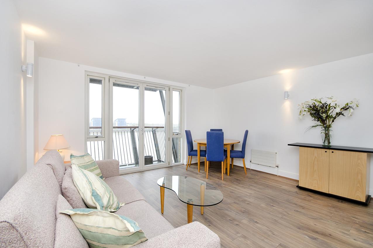 Flat Westferry Road in Greater London