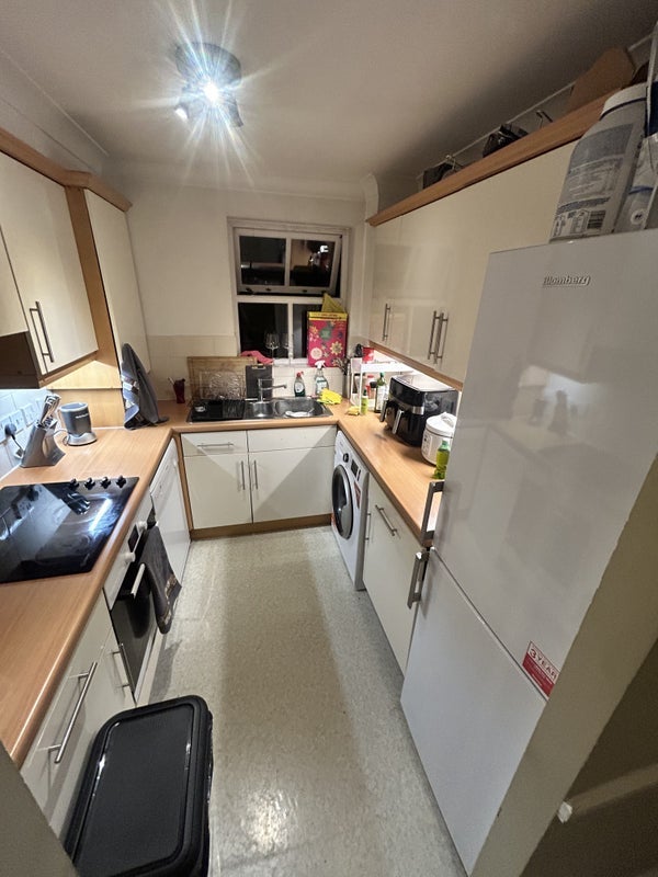 Room Wycliffe Road in Greater London