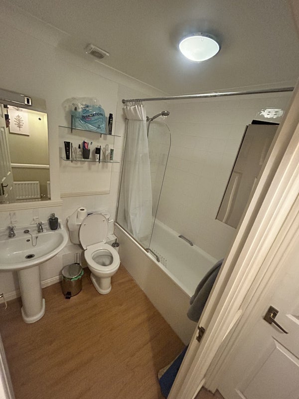 Room Wycliffe Road in Greater London