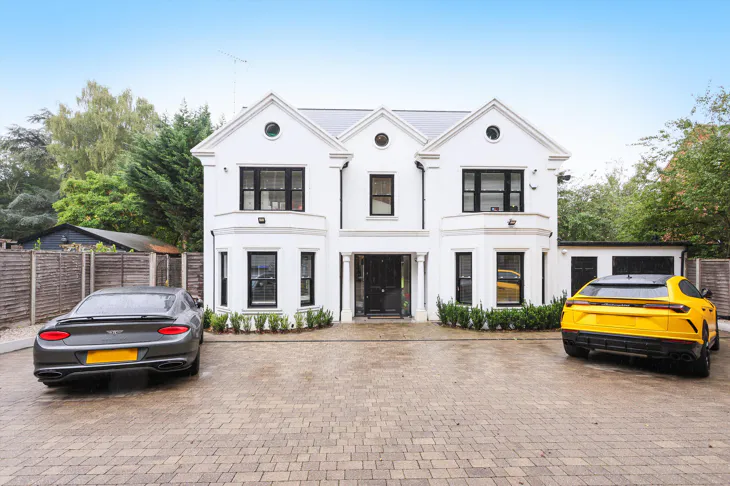 House Byfleet Road in Elmbridge