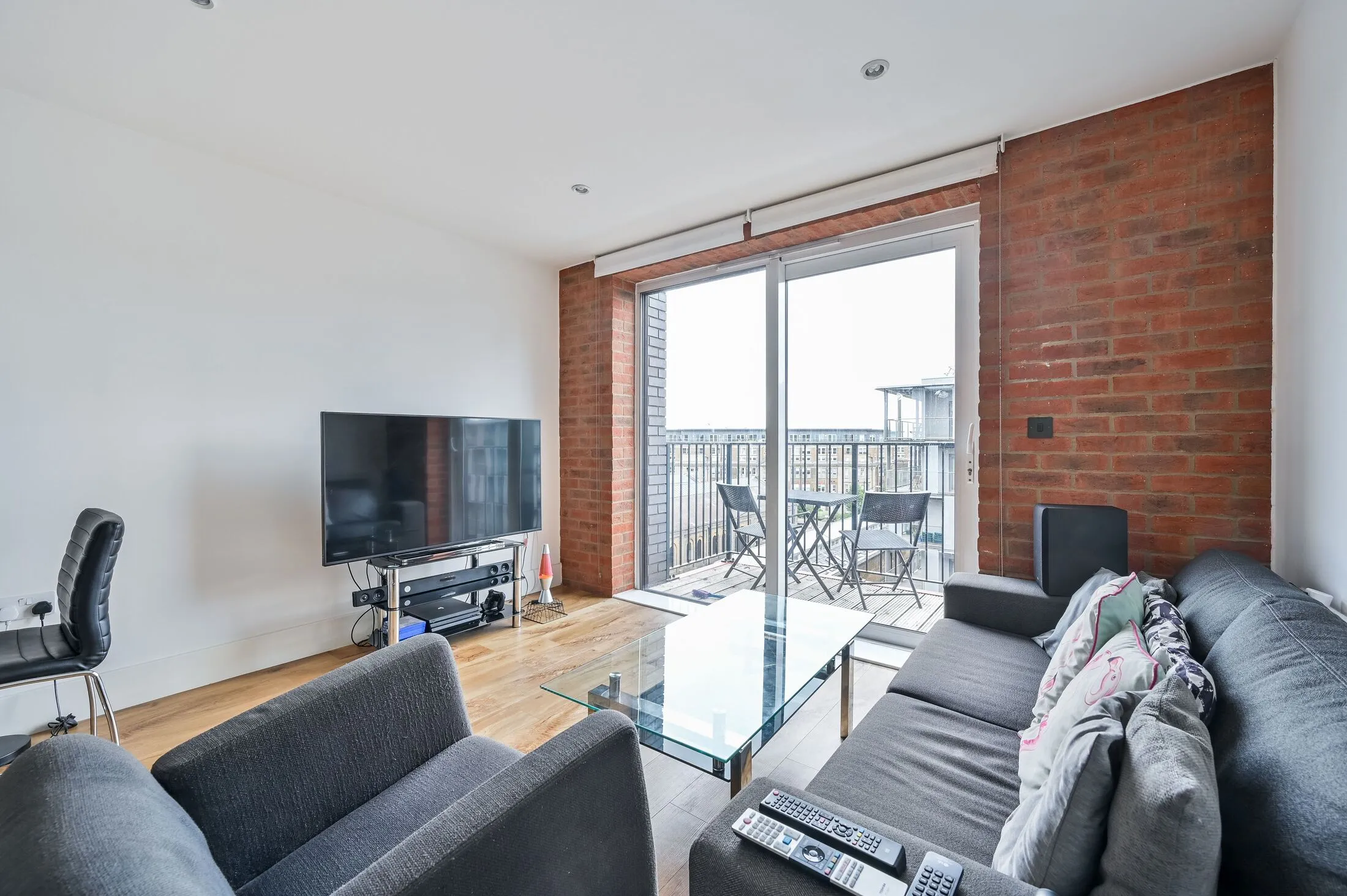 Flat No 1 Street in Greater London