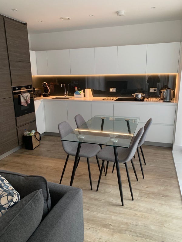 Flat Weigall Road in Greater London