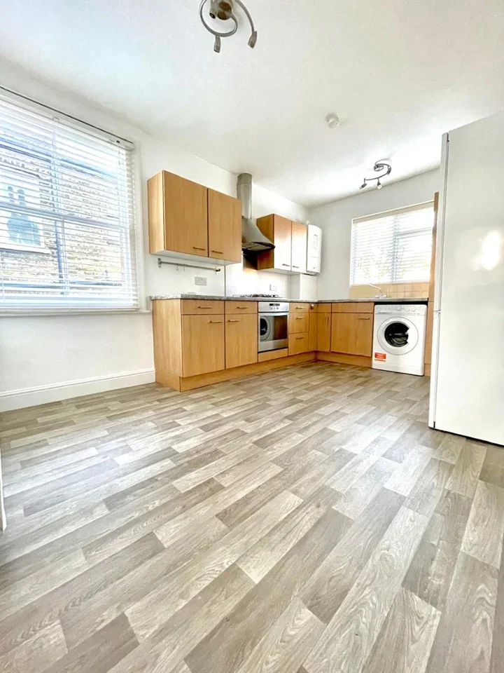 Flat Gruneisen Road in Greater London