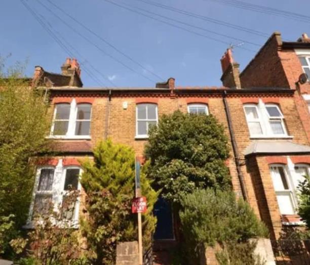 Flat Gruneisen Road in Greater London