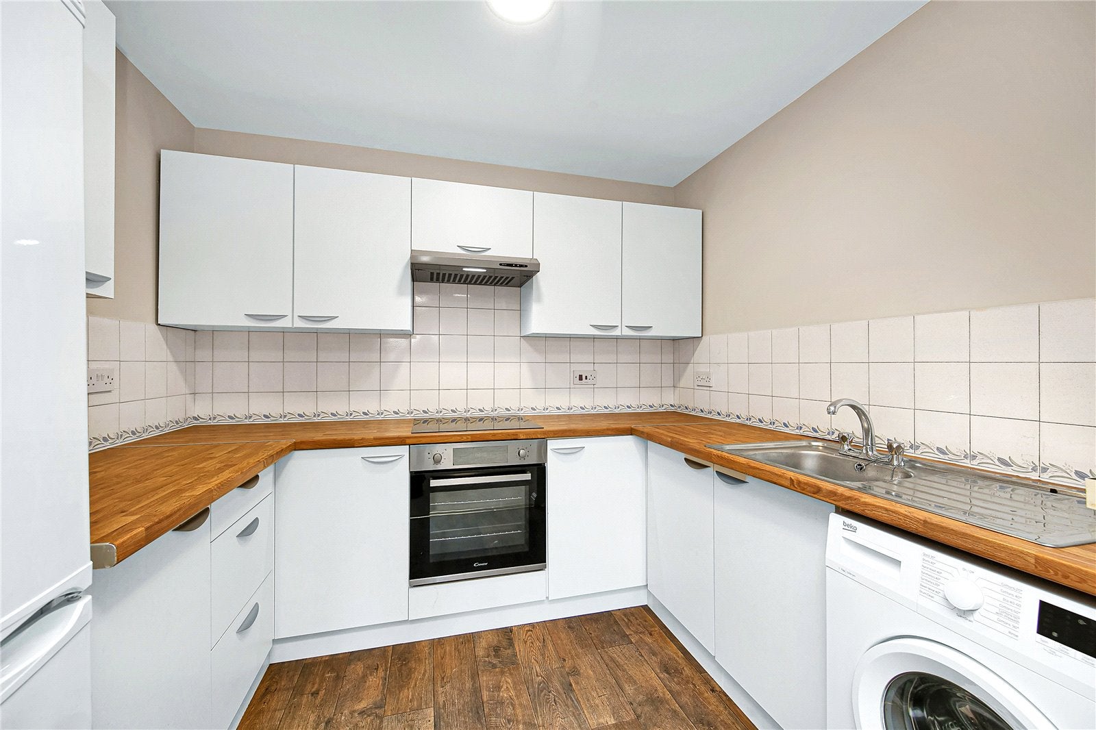 Flat Varsity Drive in Greater London