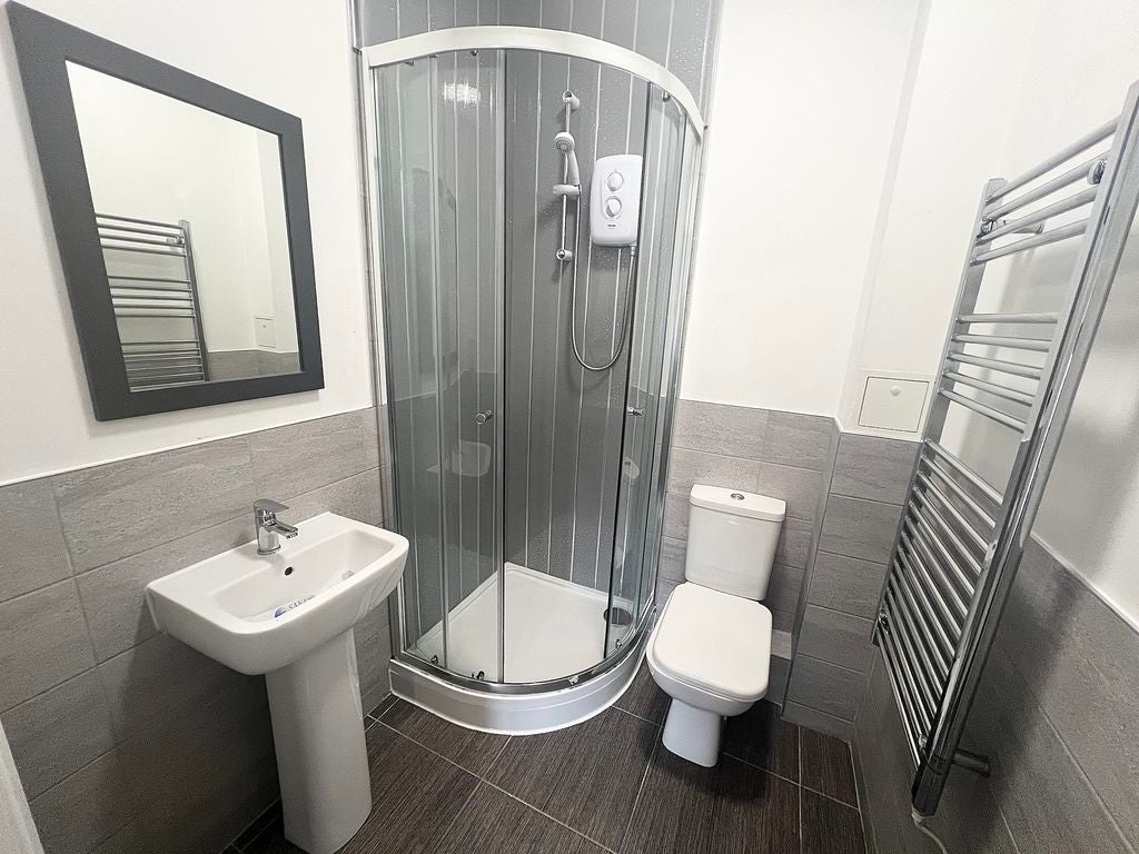 Flat Great Cheetham Street West in Salford