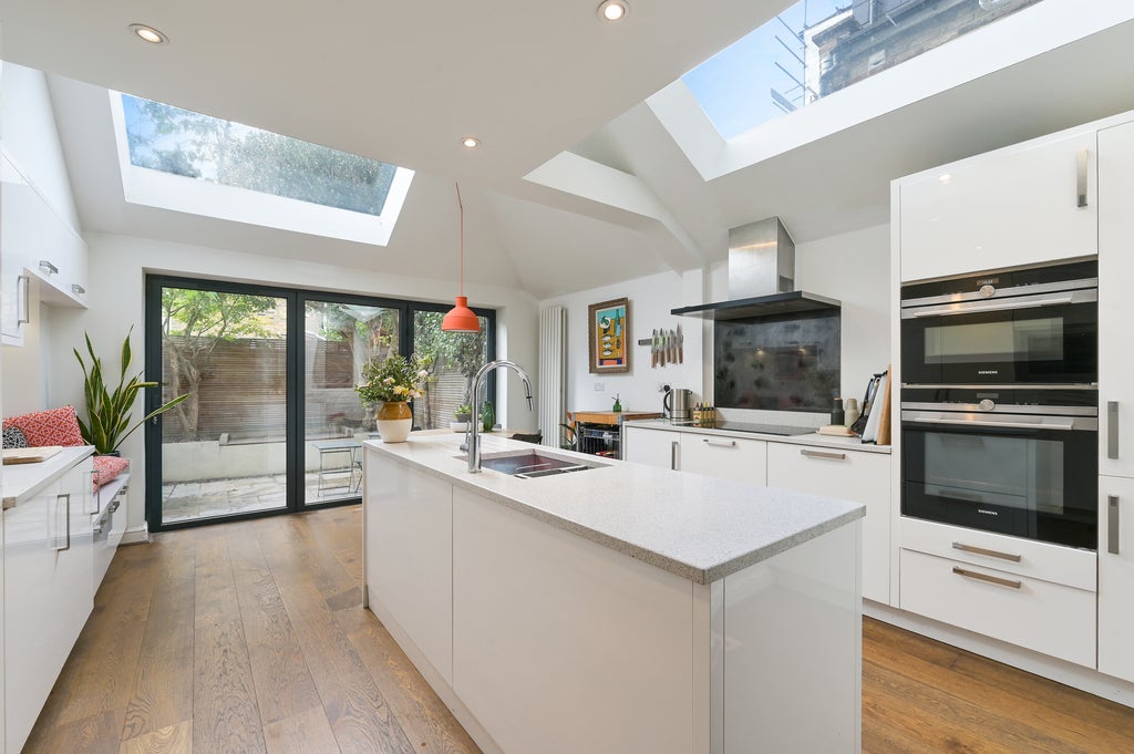 House Disbrowe Road in Greater London