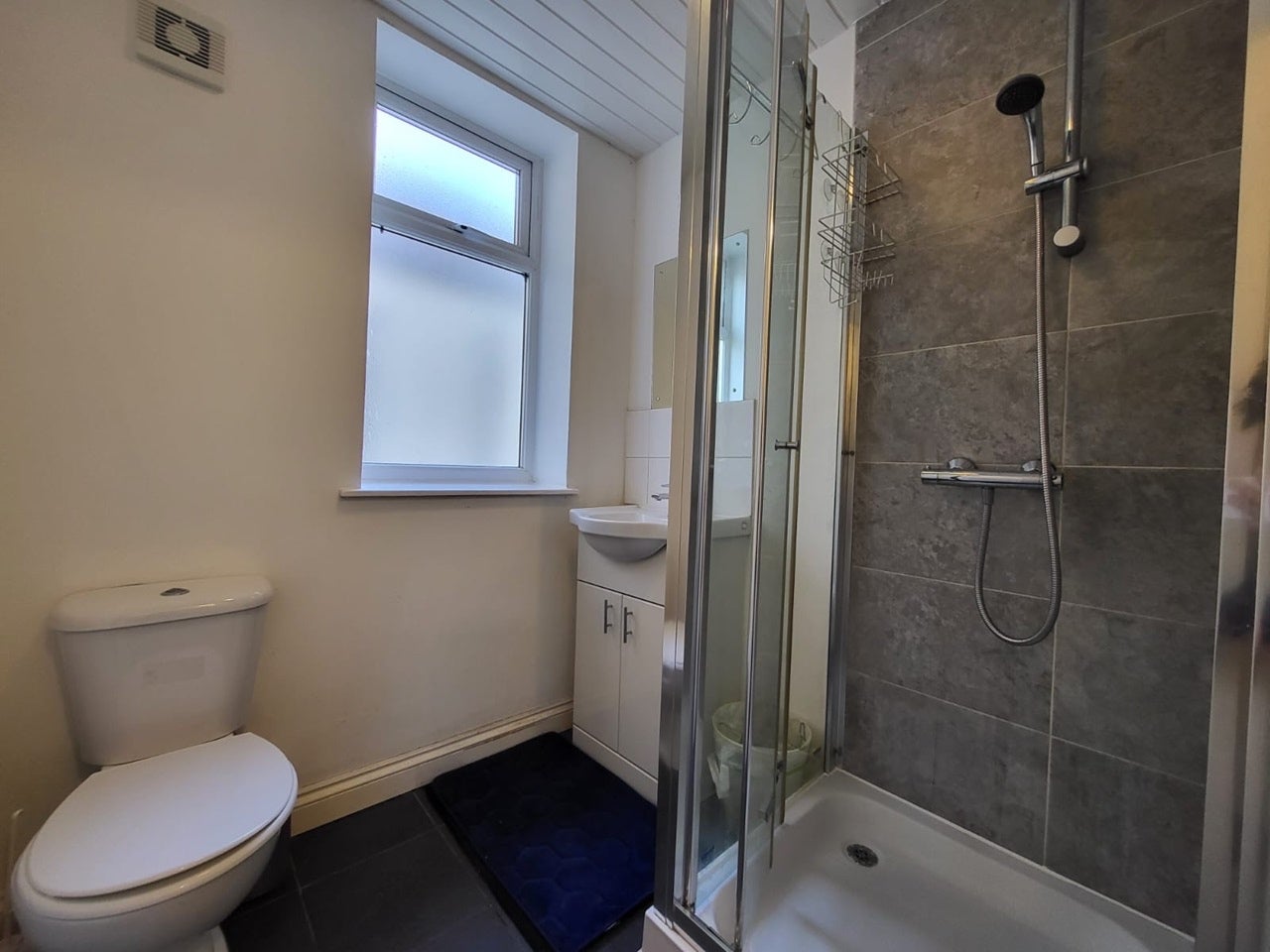 Room Liverpool Road in Salford