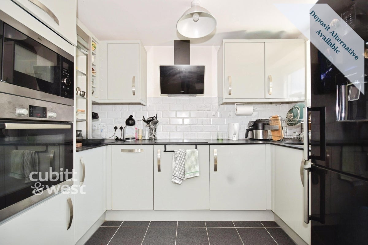 Flat Gales Place in Crawley
