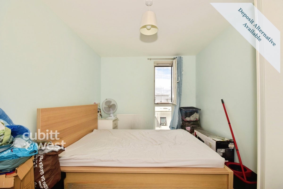 Flat Gales Place in Crawley