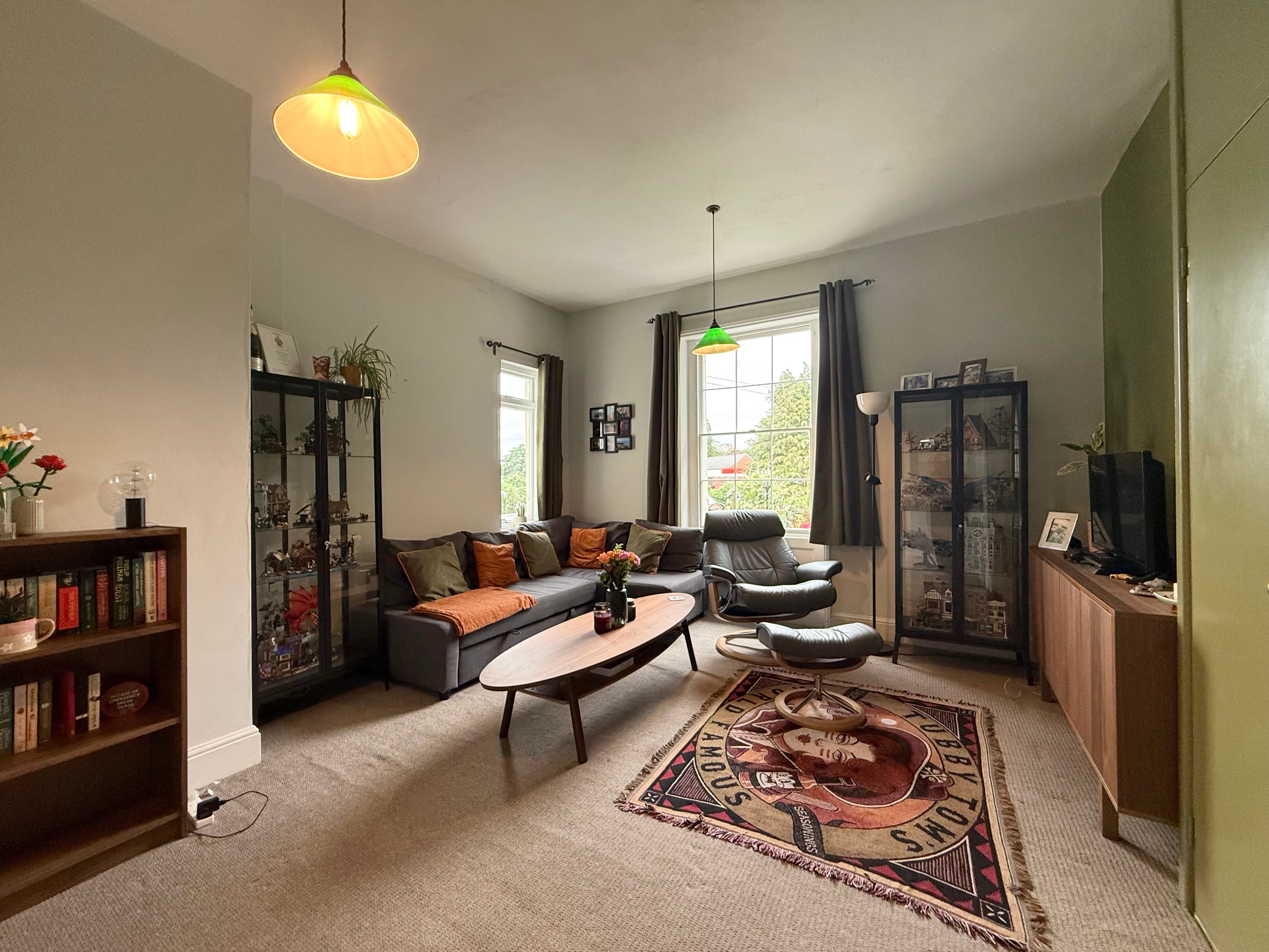 Flat Cudnall Street in Cheltenham