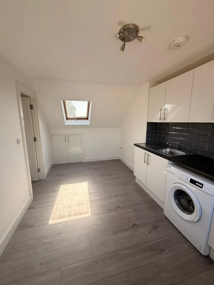 Flat Bromley Road in Greater London