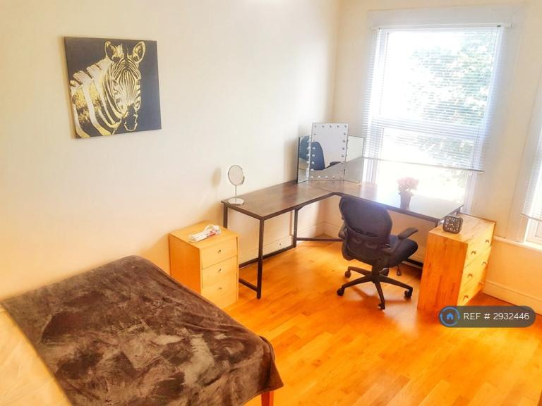 Room Solway Road in Greater London