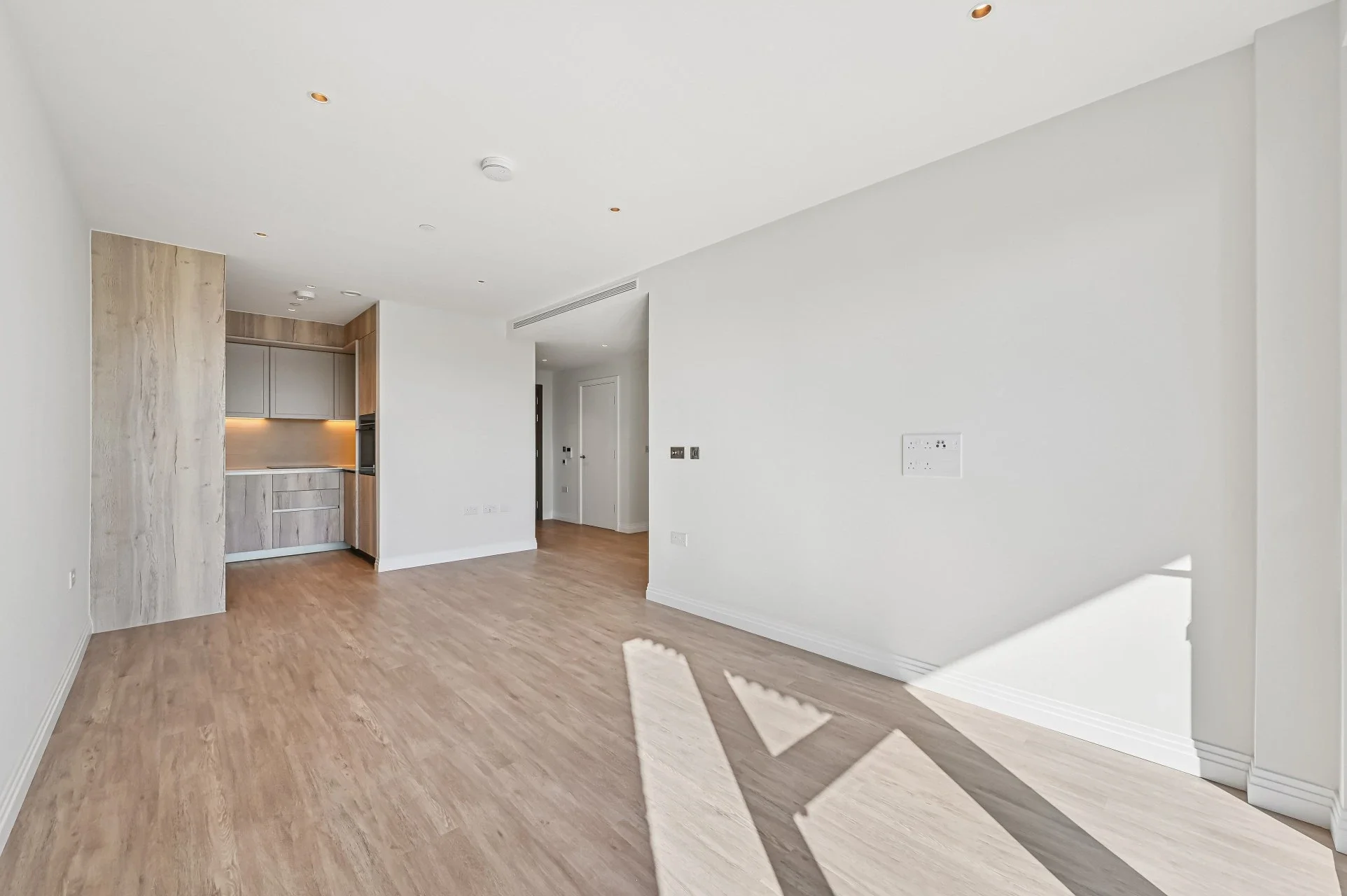 Flat Wincott Street in Greater London