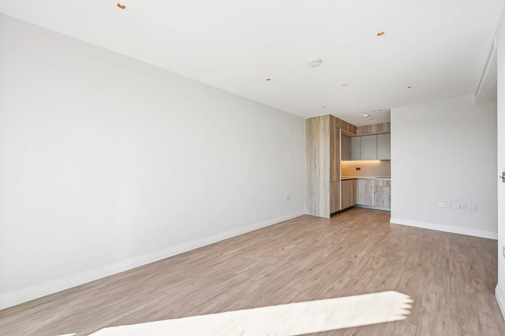 Flat Wincott Street in Greater London