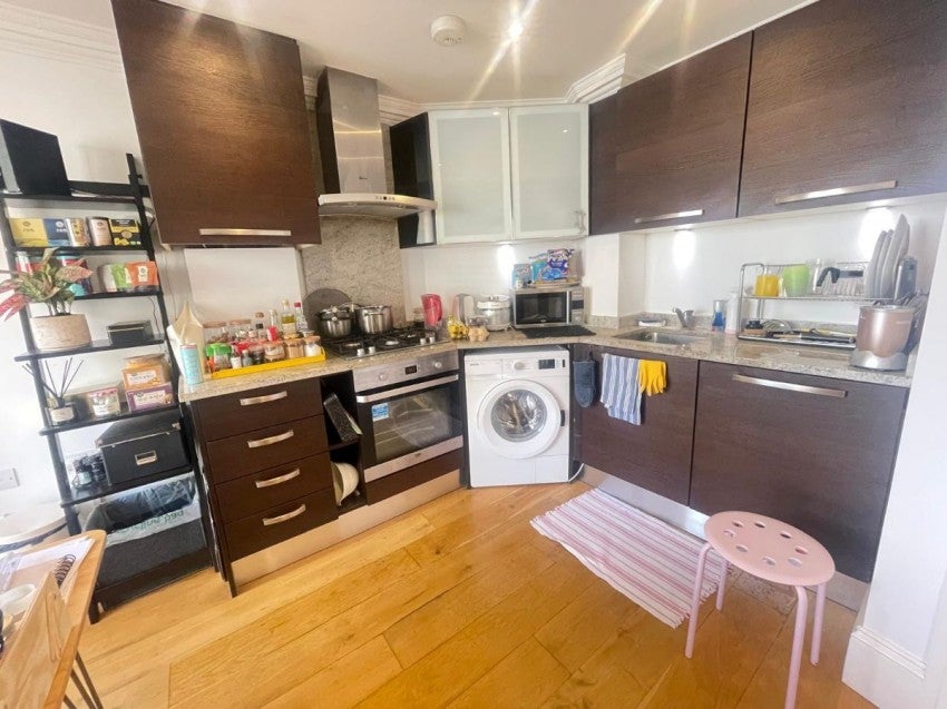 Flat Holloway Road in Greater London