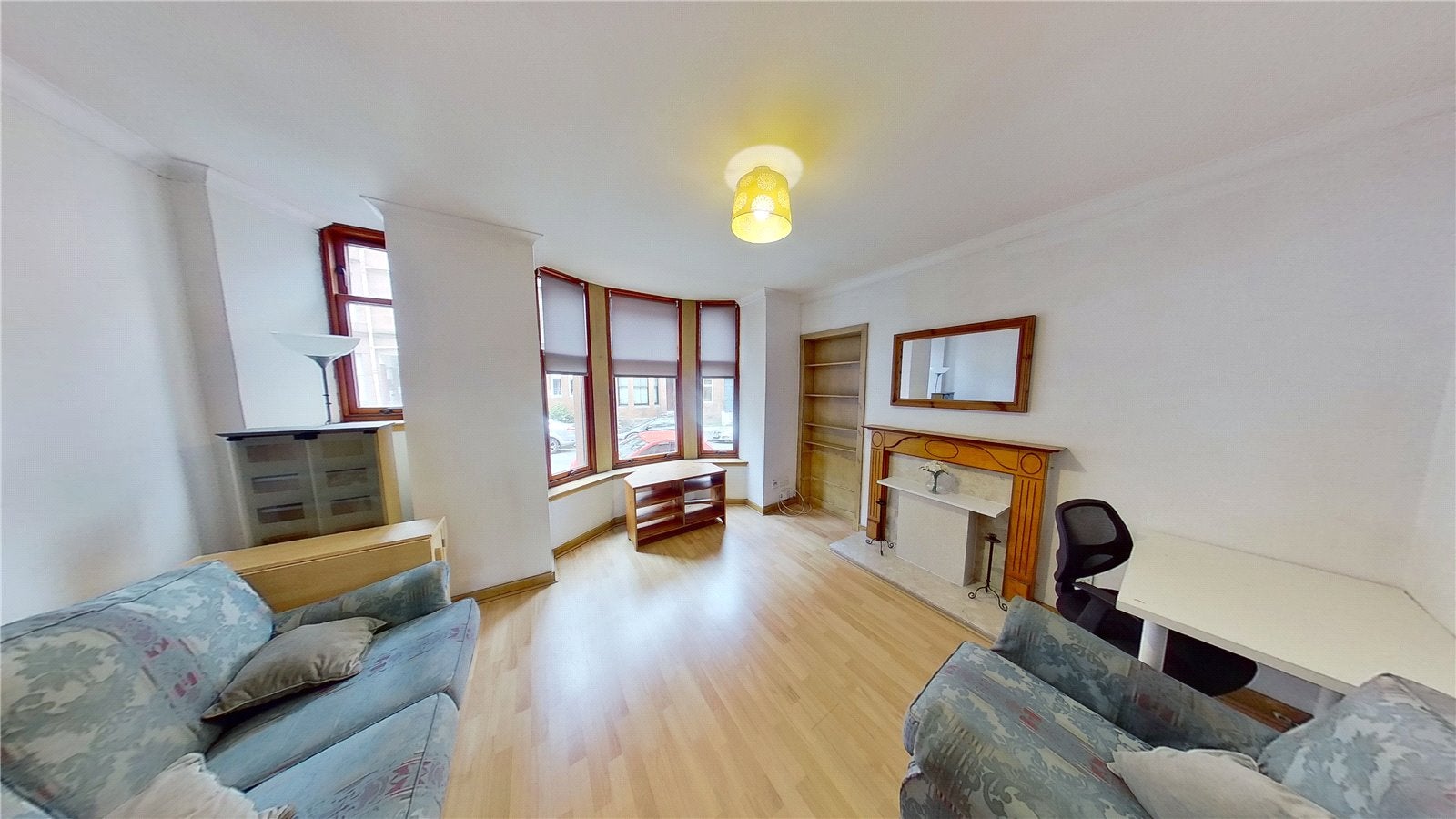Flat Kildonan Drive in Glasgow