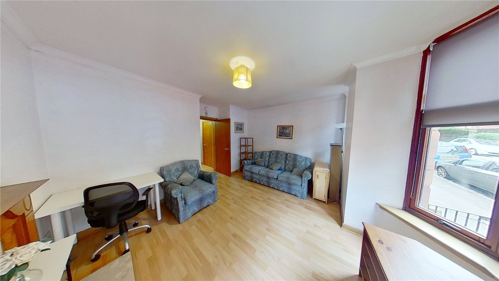 Flat Kildonan Drive in Glasgow