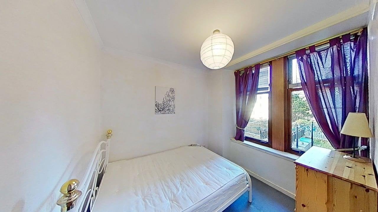 Flat Kildonan Drive in Glasgow