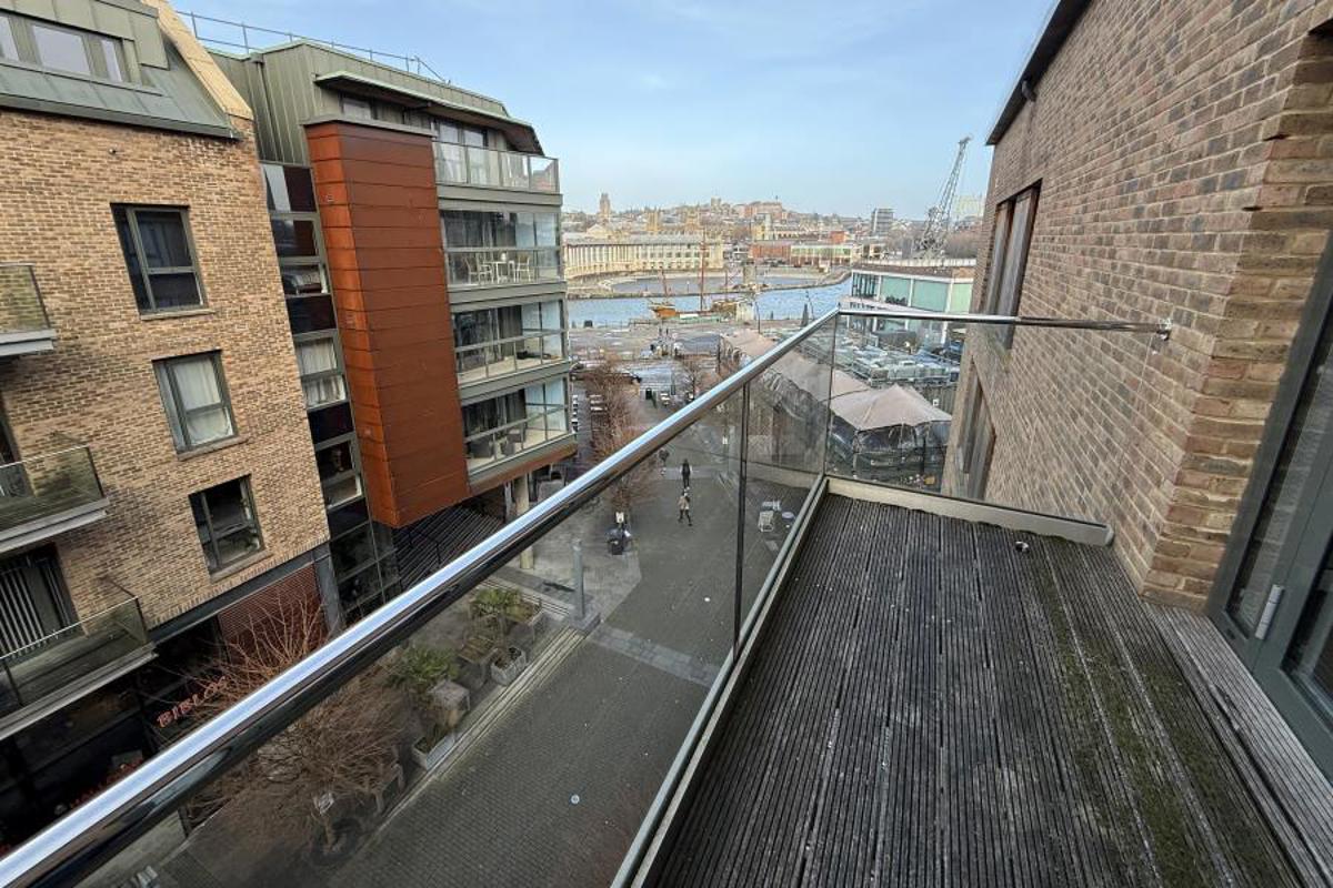Flat Gaol Ferry Steps in Bristol