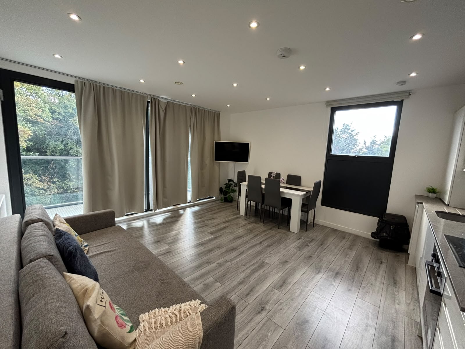 Flat Woolwich Road in Greater London