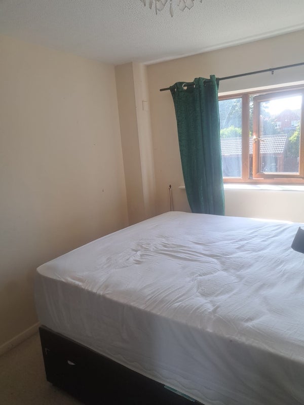 Room Oaktree Crescent in Bristol