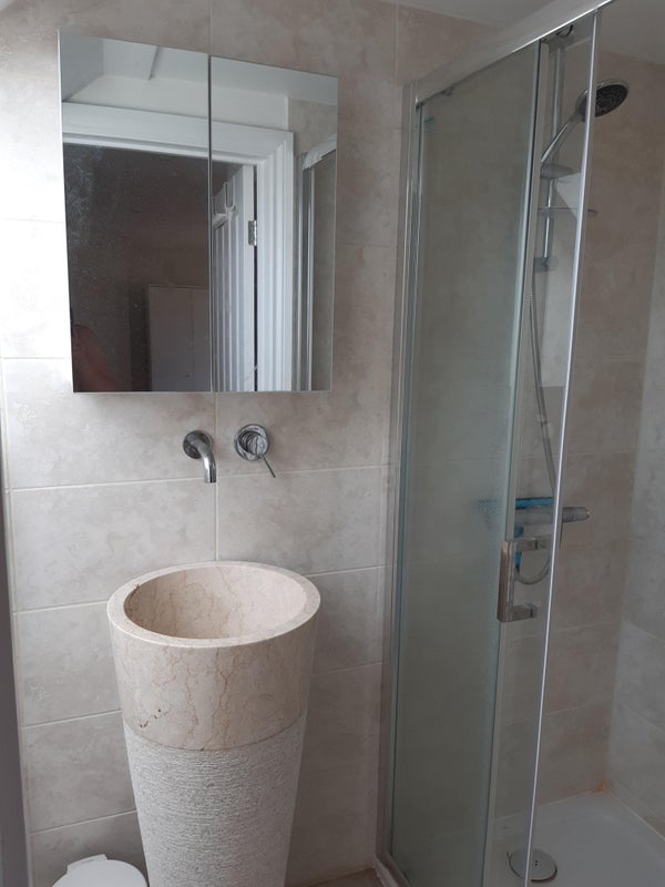 Room Teevan Road in Greater London