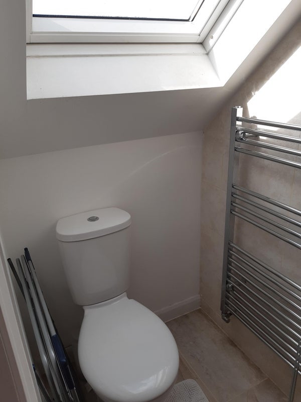 Room Teevan Road in Greater London