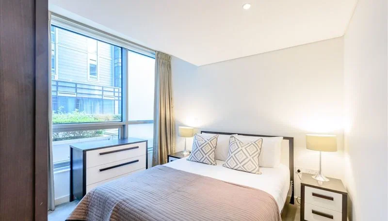 Flat Merchant Square in London