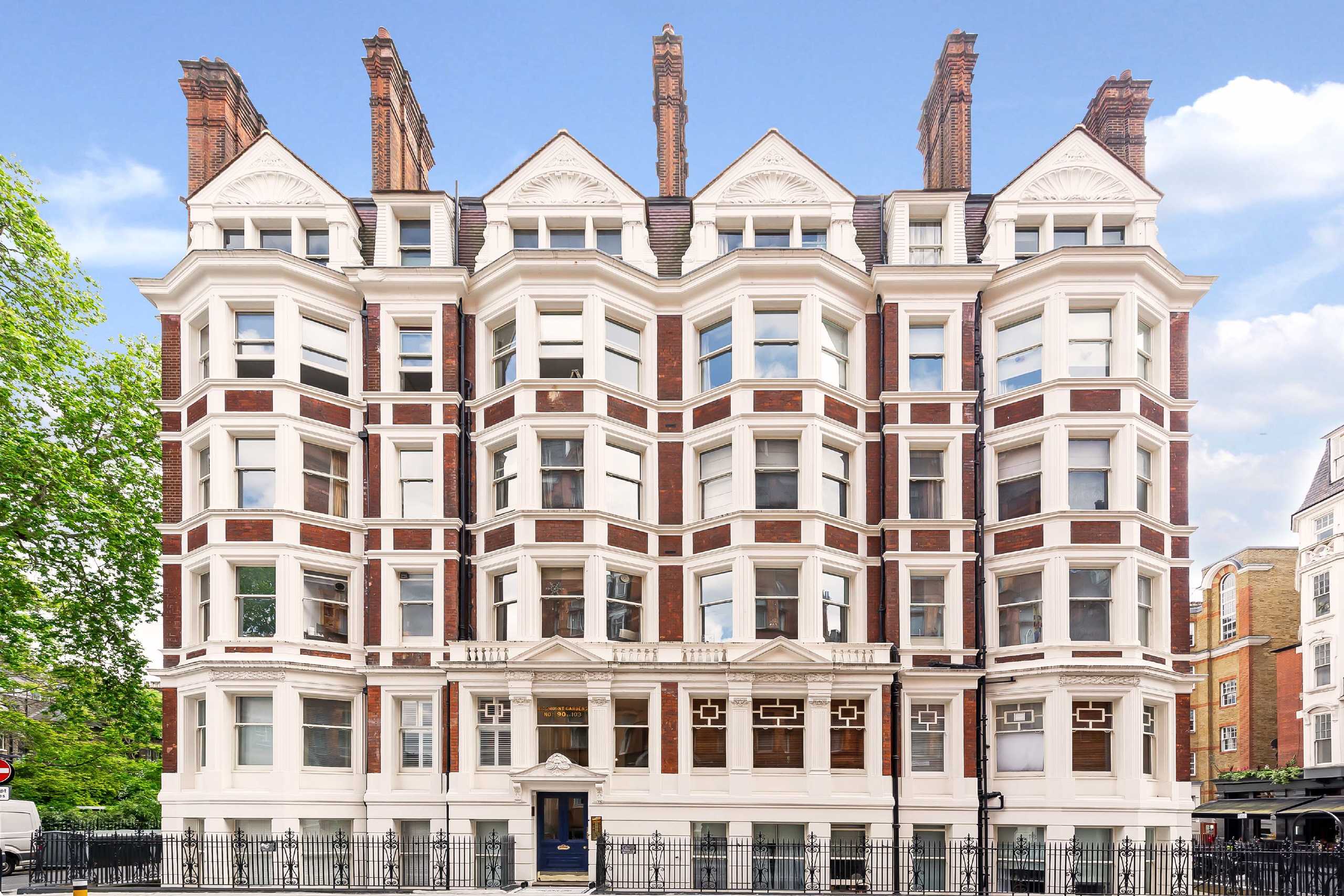 Flat Ridgmount Gardens in Greater London